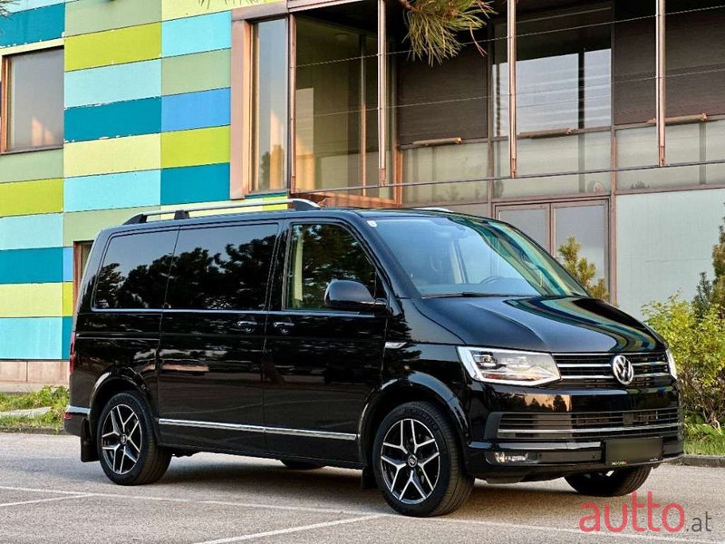 2019' Volkswagen Multivan photo #5