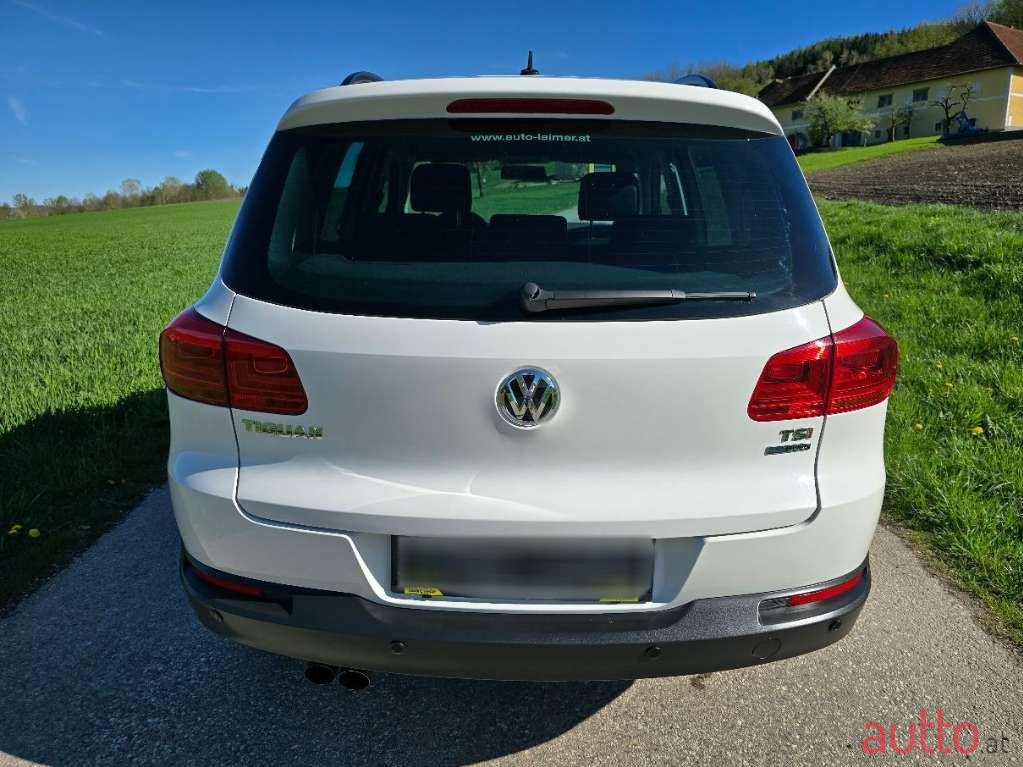 2012' Volkswagen Tiguan photo #6