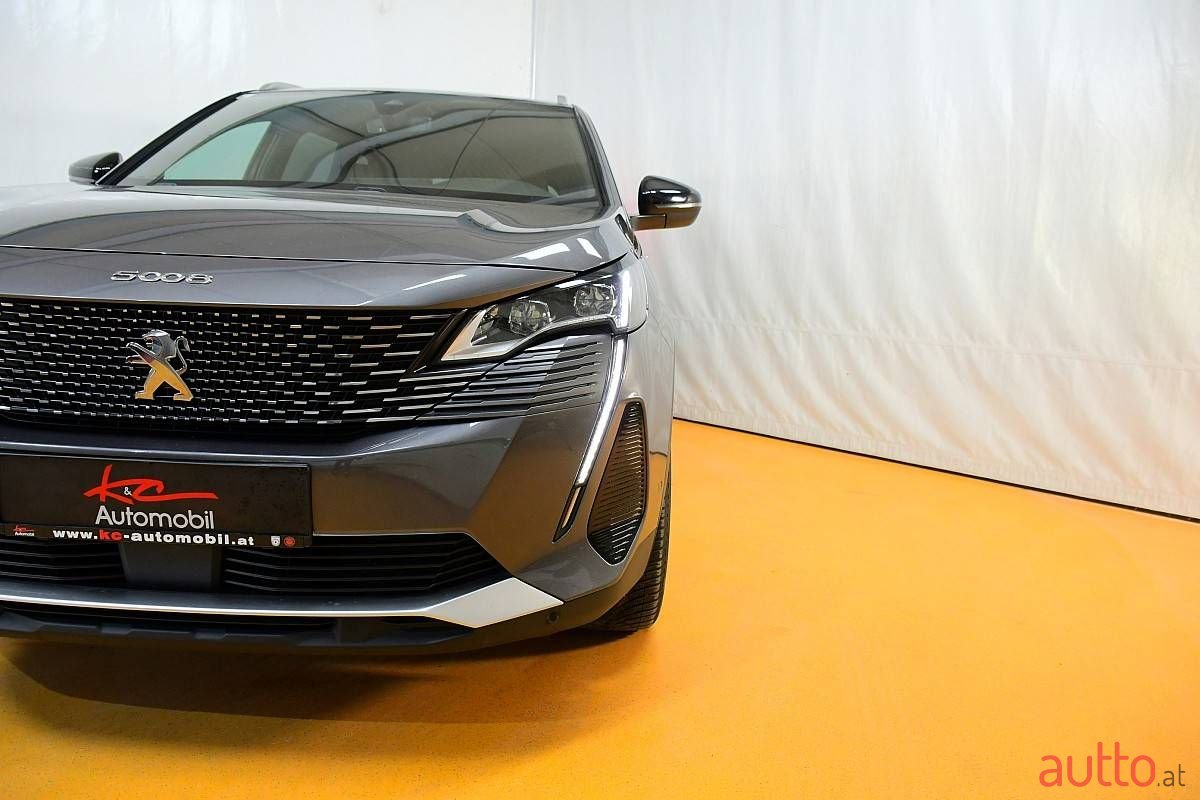 2021' Peugeot 5008 photo #3