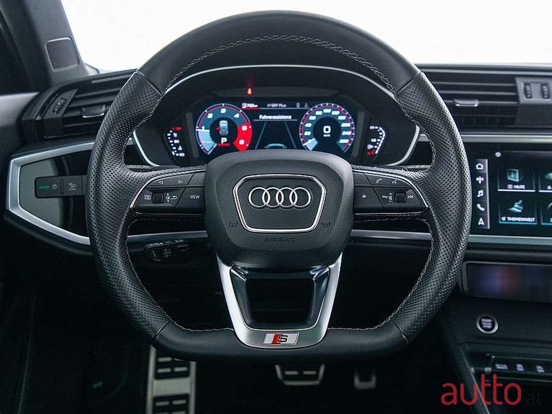 2022' Audi Q3 photo #5