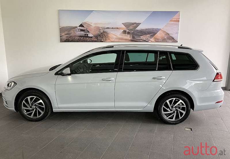 2017' Volkswagen Golf photo #1