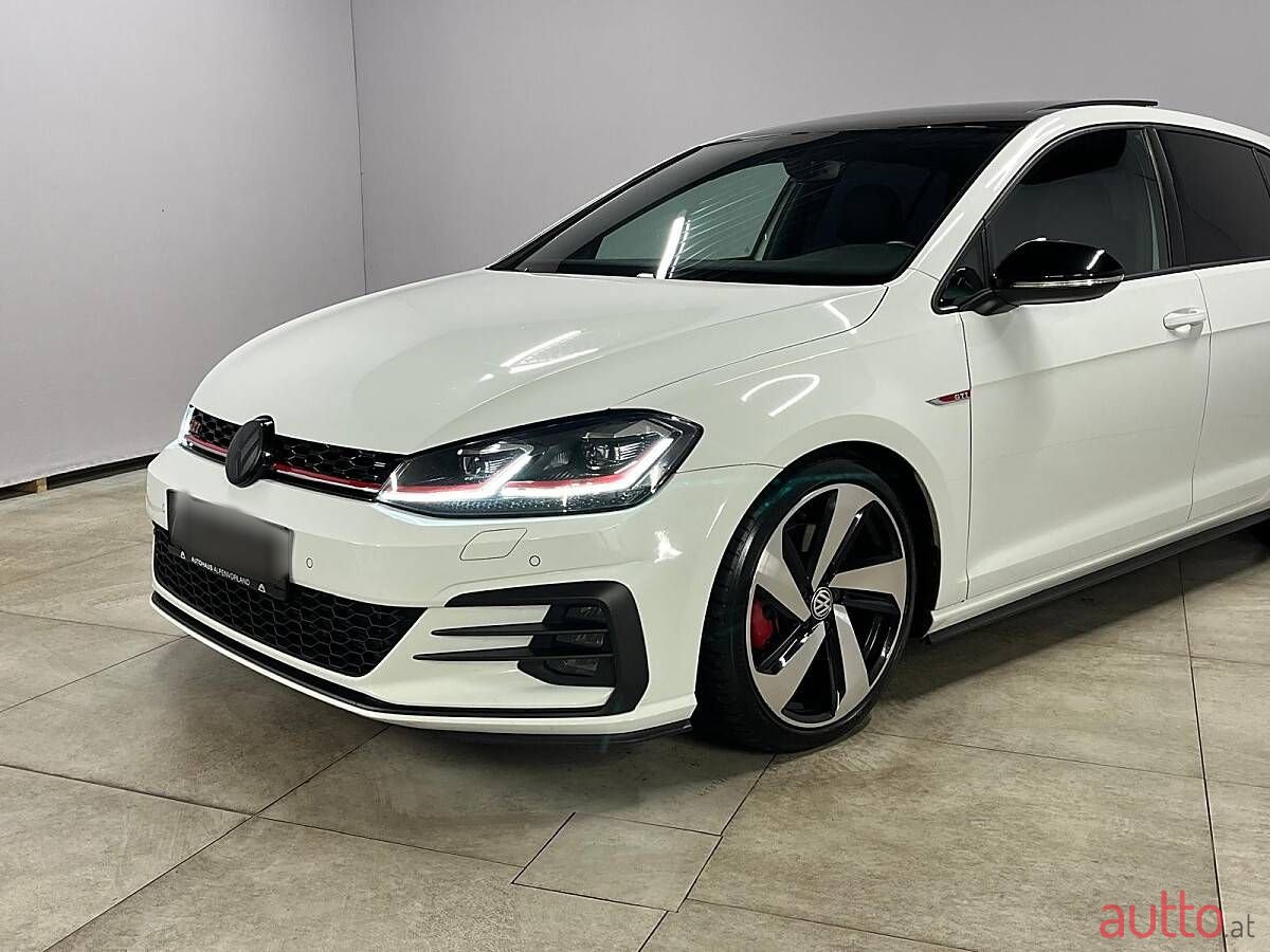 2018' Volkswagen Golf photo #6