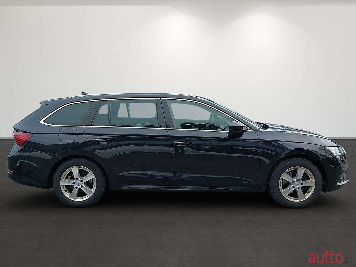 2020' Skoda Octavia photo #3