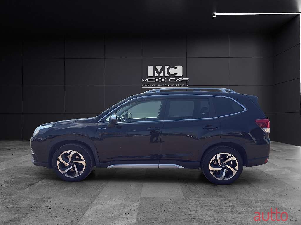 2023' Subaru Forester photo #2