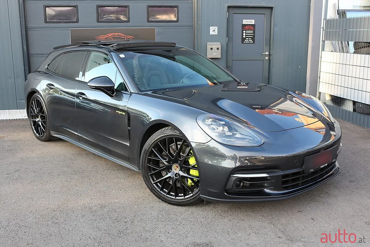 2020' Porsche Panamera photo #5