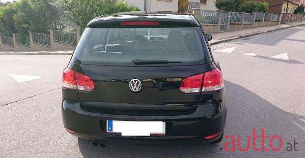 2009' Volkswagen Golf photo #2