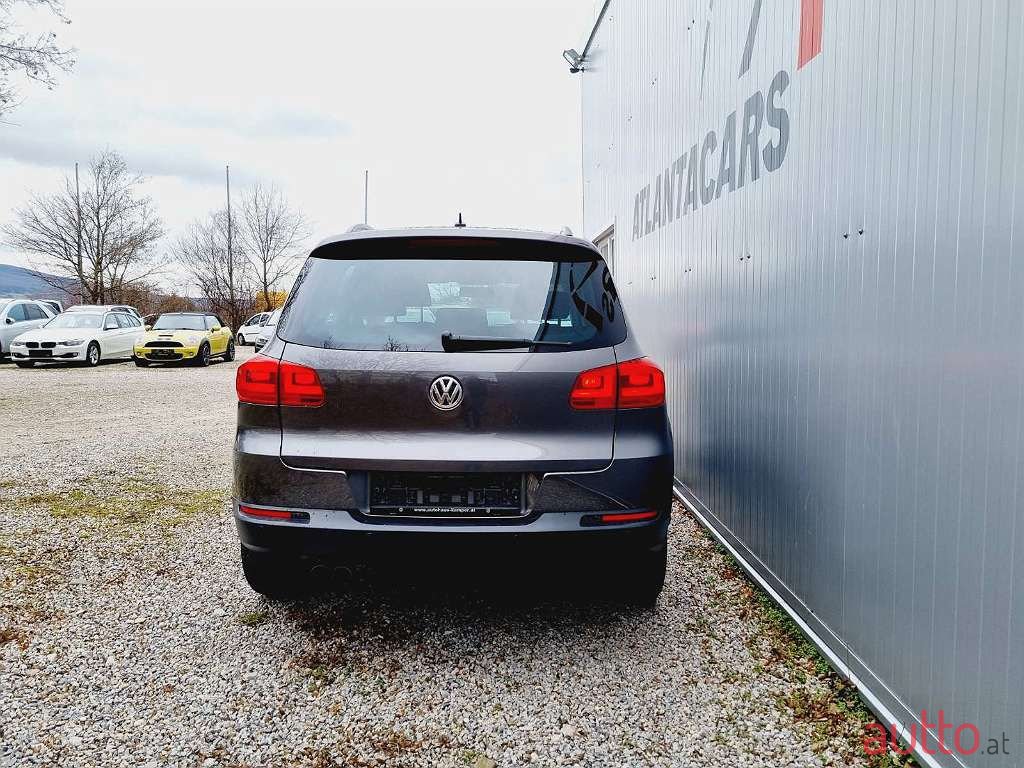 2011' Volkswagen Tiguan photo #5