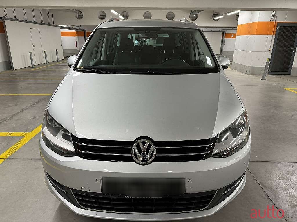 2011' Volkswagen Sharan photo #2