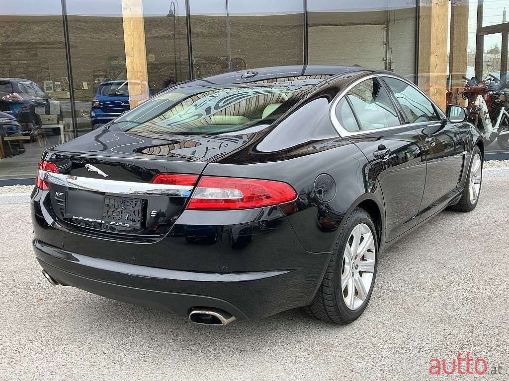 2011' Jaguar XF photo #5