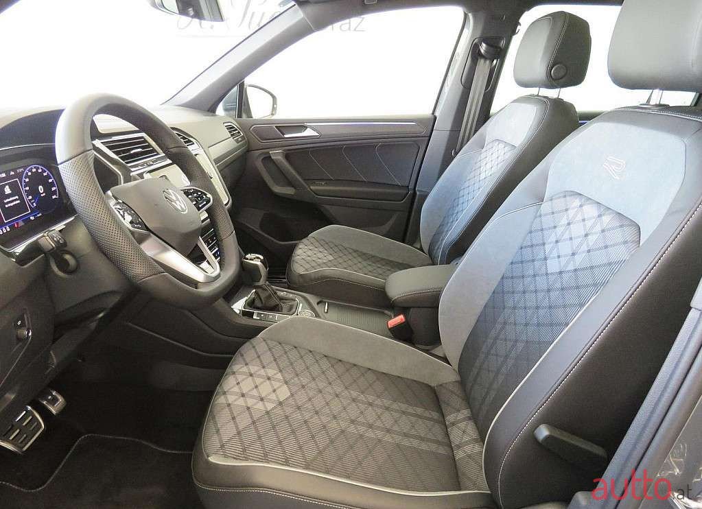 2023' Volkswagen Tiguan photo #5