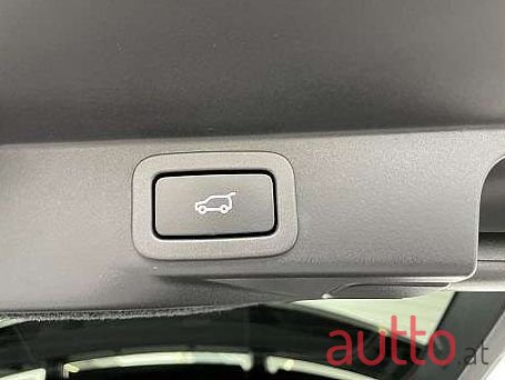 2018' Land Rover Range Rover Sport photo #5