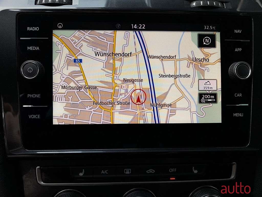 2020' Volkswagen Golf photo #3