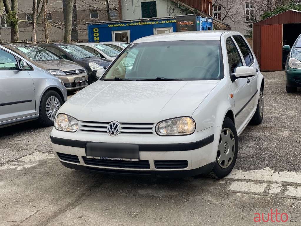 2001' Volkswagen Golf photo #1