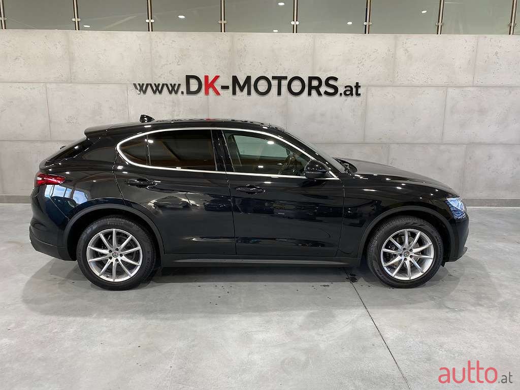 2017' Alfa Romeo Stelvio photo #1