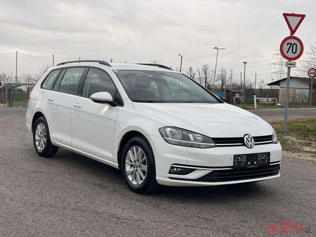2018' Volkswagen Golf photo #1