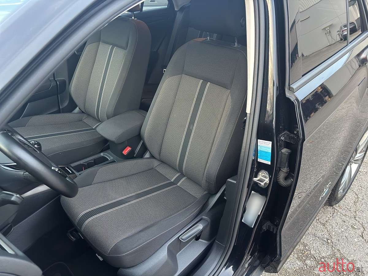 2021' Volkswagen T-Roc photo #6