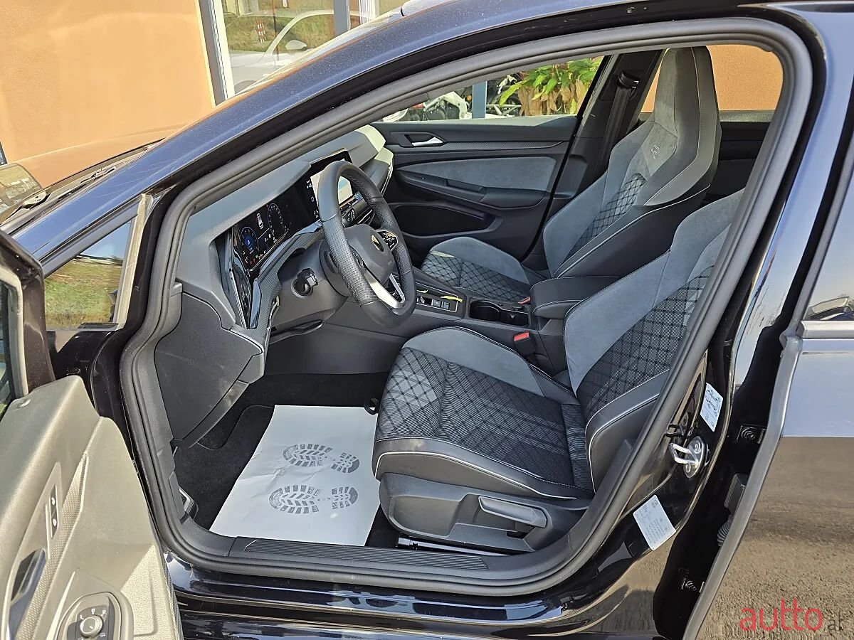 2022' Volkswagen Golf photo #6