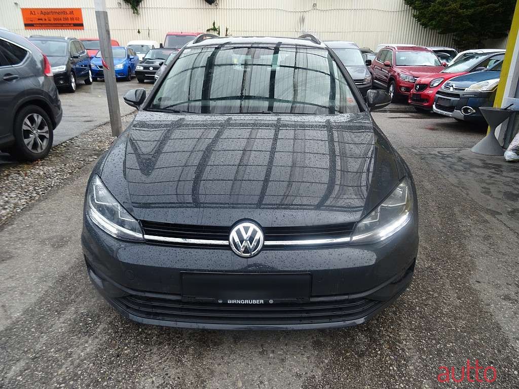 2020' Volkswagen Golf photo #2