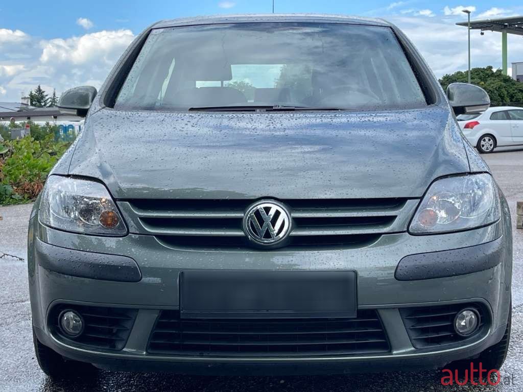 2006' Volkswagen Golf photo #2