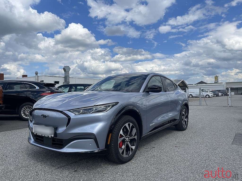 2022' Ford Mustang Mach-E photo #3