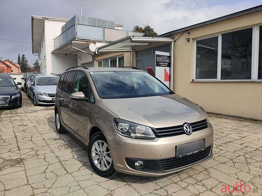 2012' Volkswagen Touran photo #3