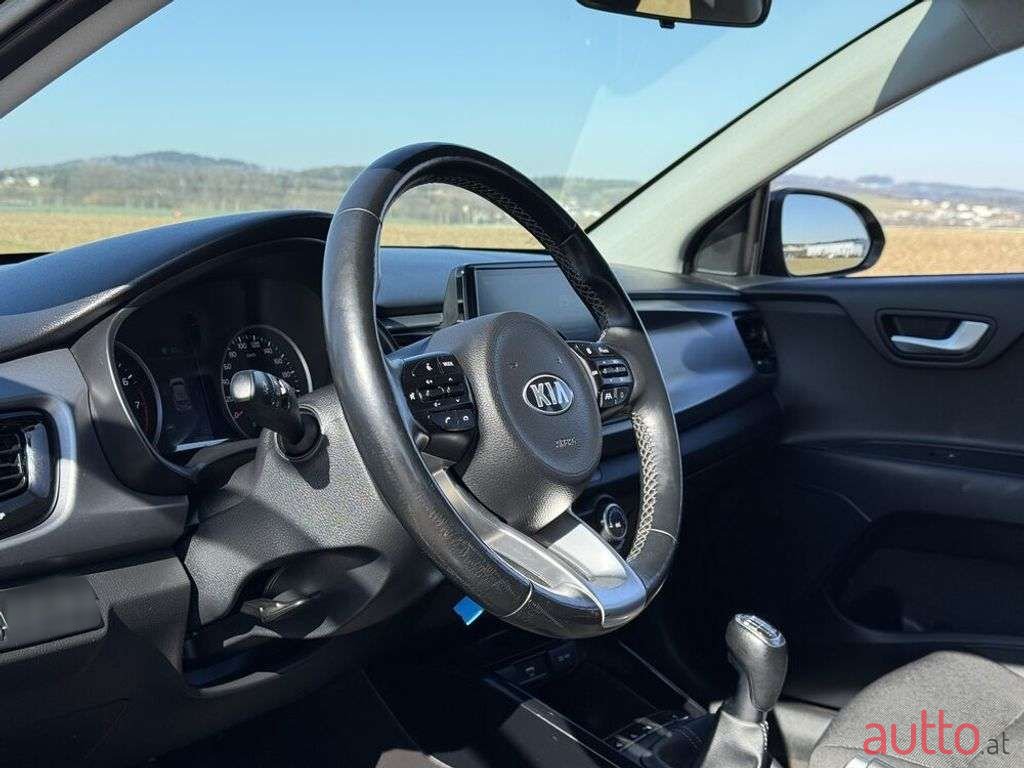 2021' Kia Rio photo #3