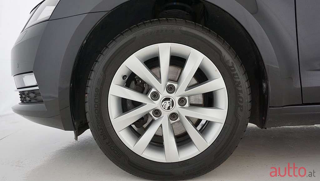 2019' Skoda Octavia photo #4