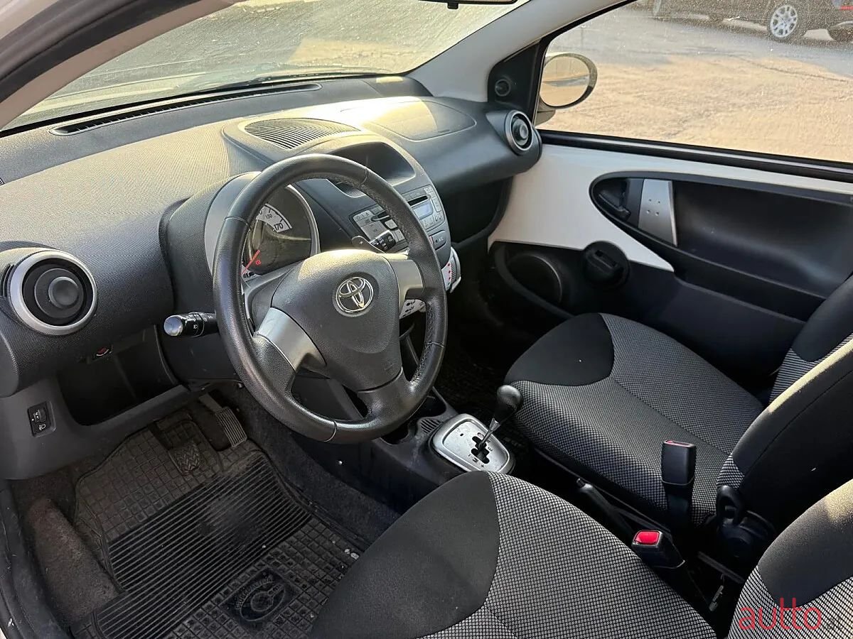 2013' Toyota Aygo photo #5