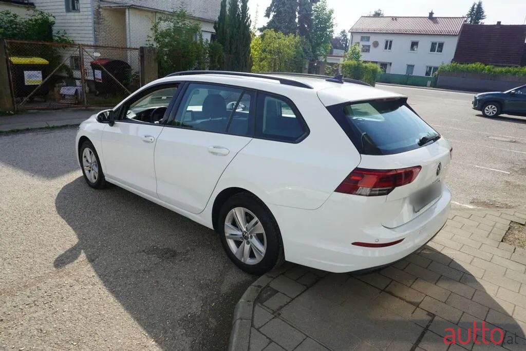2023' Volkswagen Golf photo #3