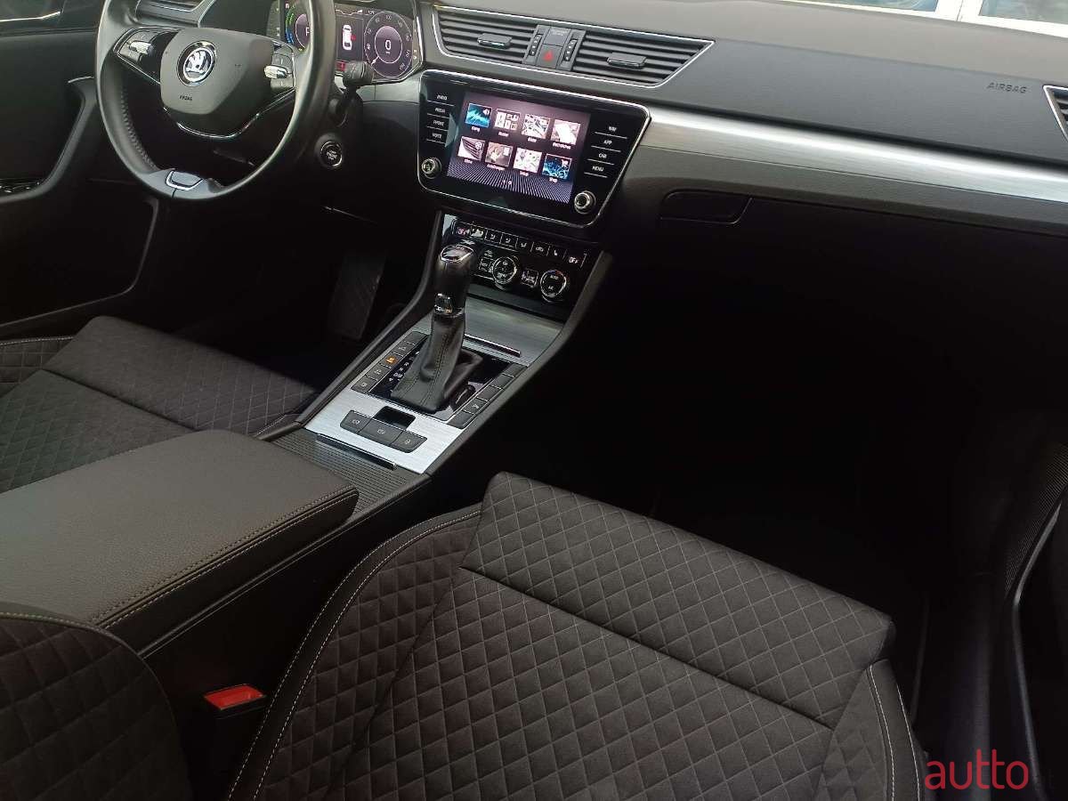 2021' Skoda Superb photo #3