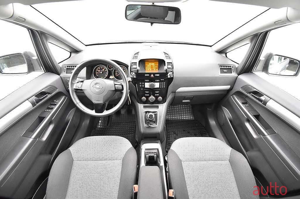2010' Opel Zafira photo #6