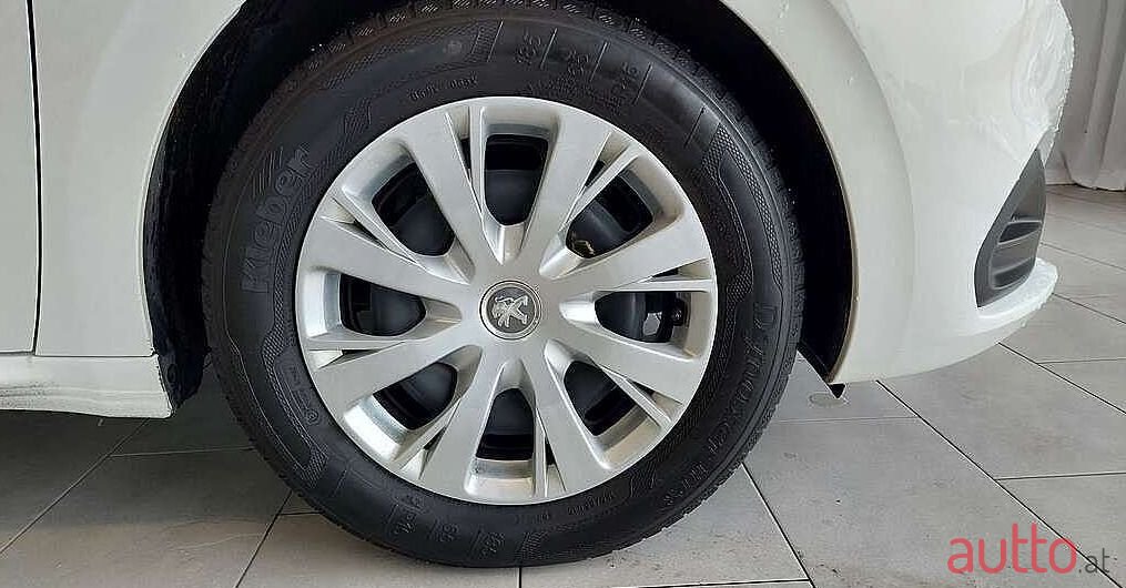 2019' Peugeot 208 photo #3