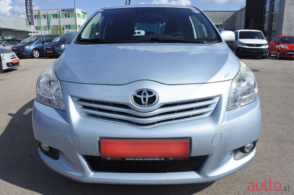 2009' Toyota Verso photo #4