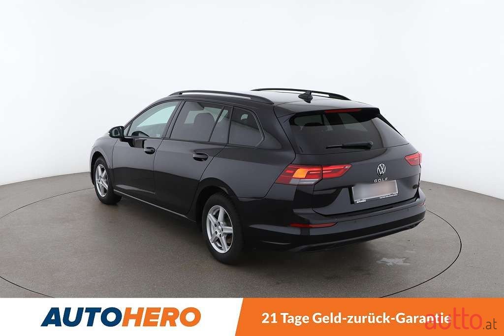 2023' Volkswagen Golf photo #3