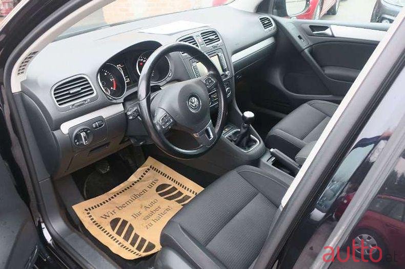 2010' Volkswagen Golf photo #3