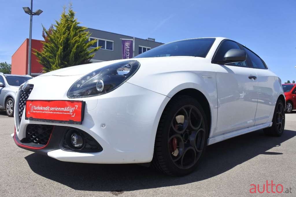 2016' Alfa Romeo Giulietta photo #1