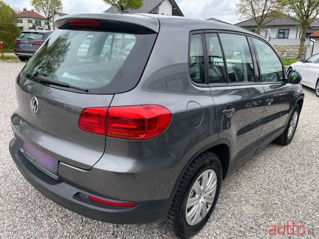 2011' Volkswagen Tiguan photo #4