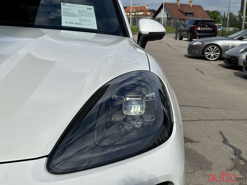 2020' Porsche Cayenne photo #6