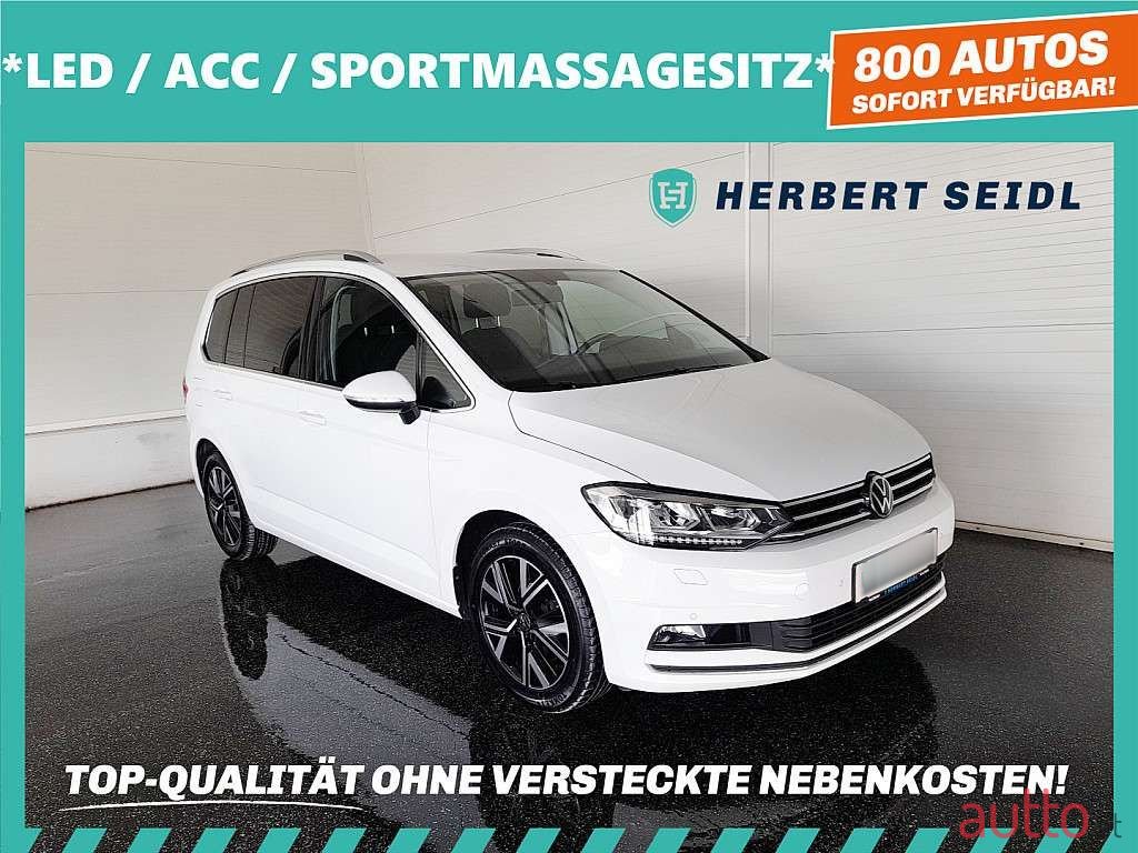 2020' Volkswagen Touran photo #1