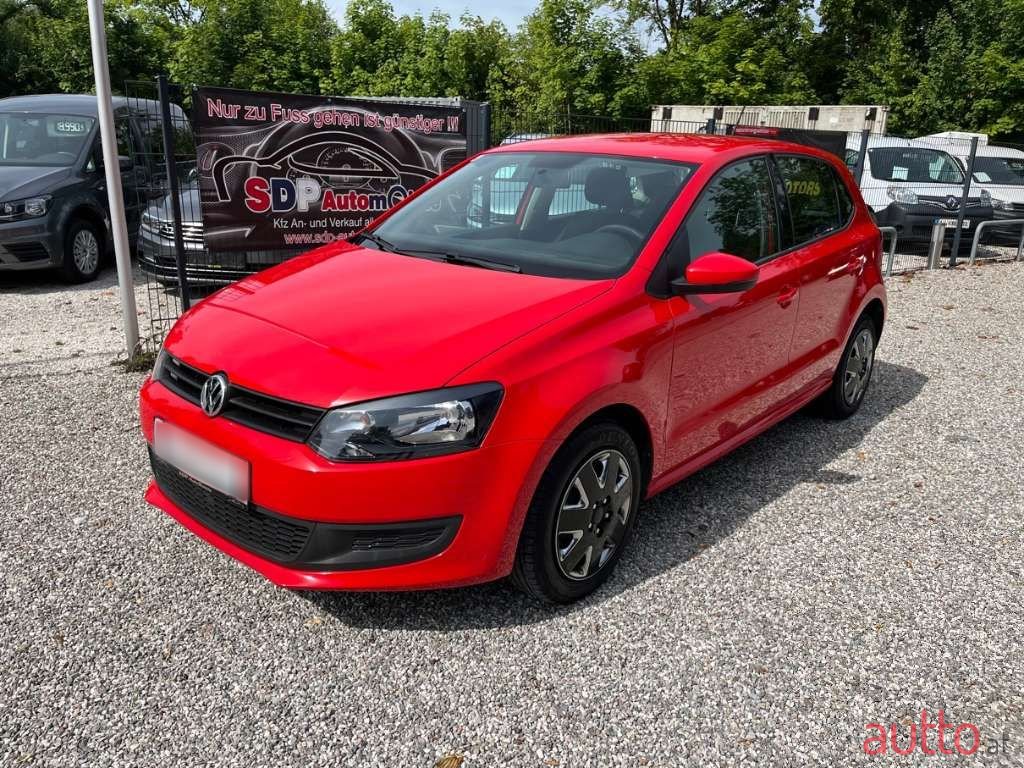 2011' Volkswagen Polo photo #4