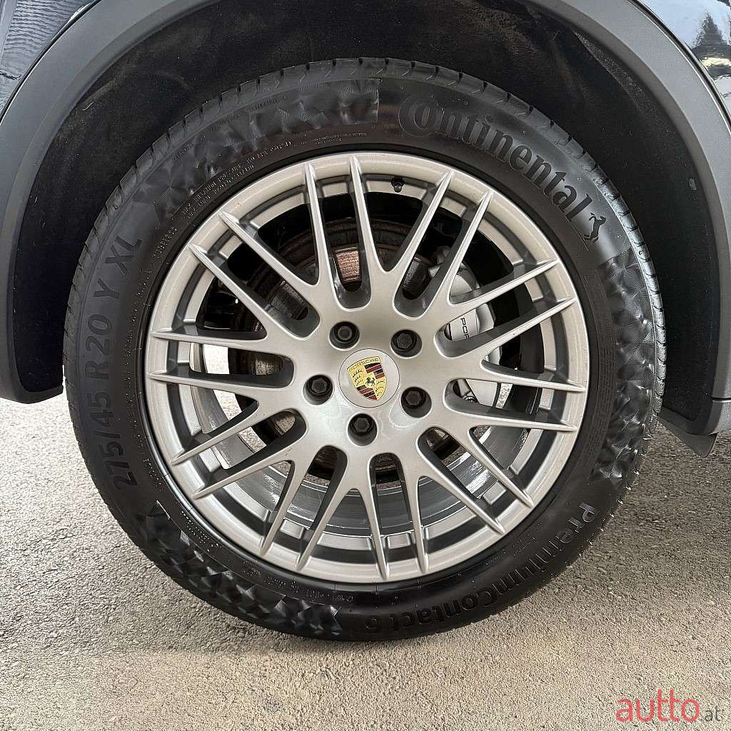 2013' Porsche Cayenne photo #6