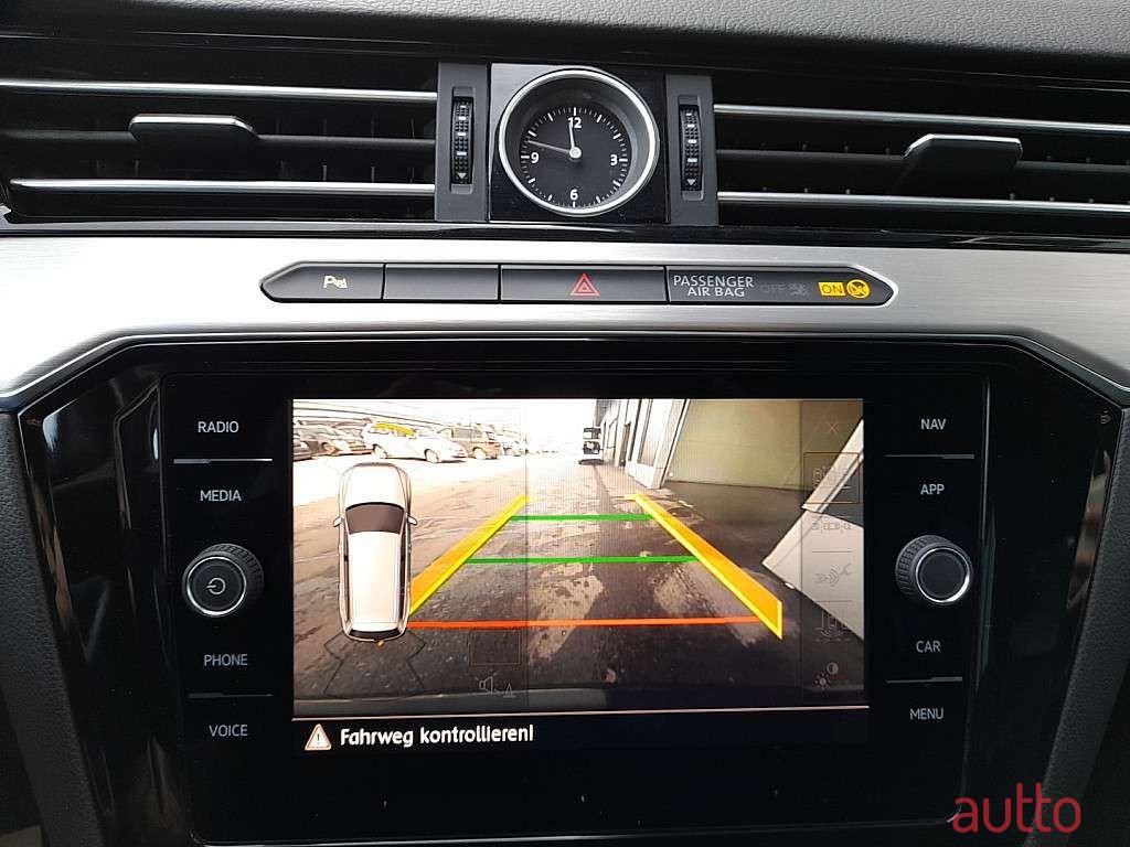 2019' Volkswagen Passat photo #3