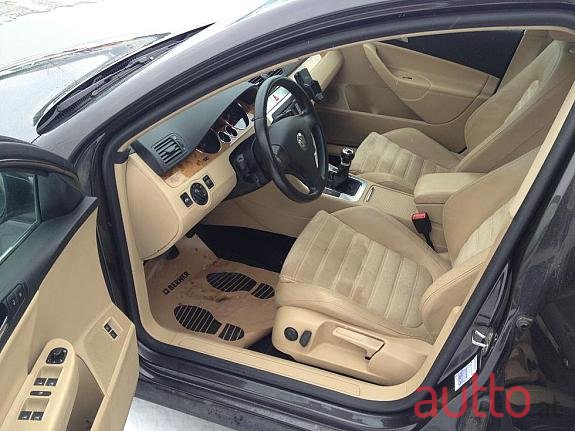 2007' Volkswagen Passat photo #5