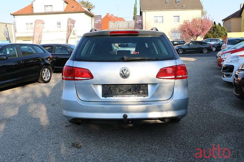 2011' Volkswagen Passat photo #5