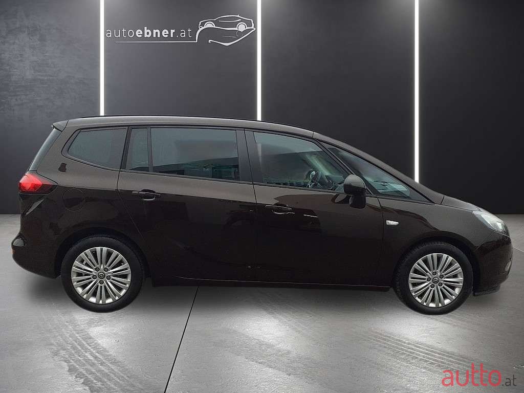 2015' Opel Zafira photo #4