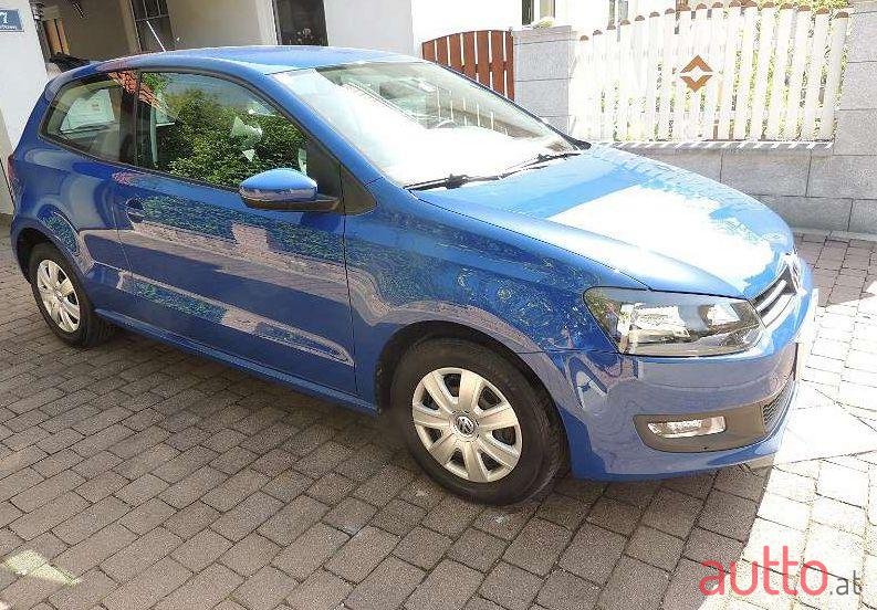 2011' Volkswagen Polo photo #1