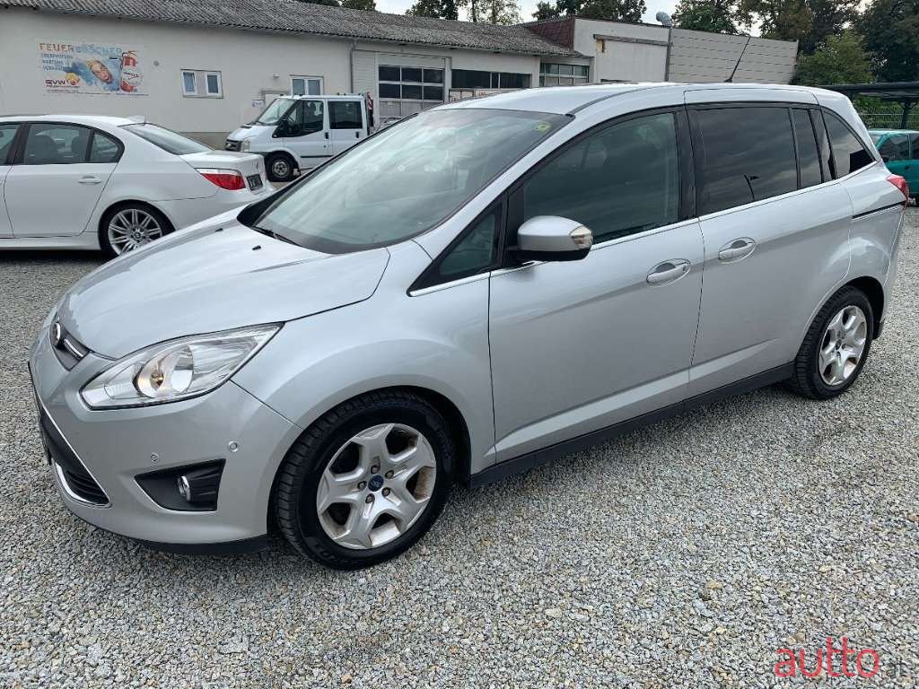 2011' Ford C-MAX photo #1