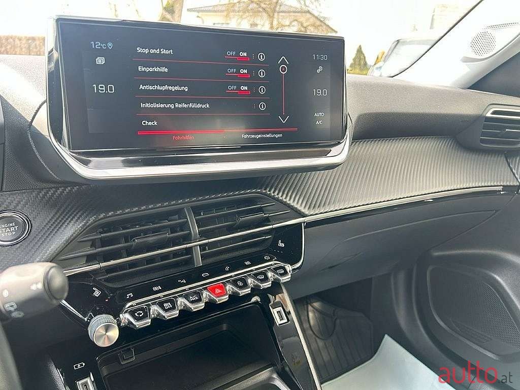 2022' Peugeot 2008 photo #4