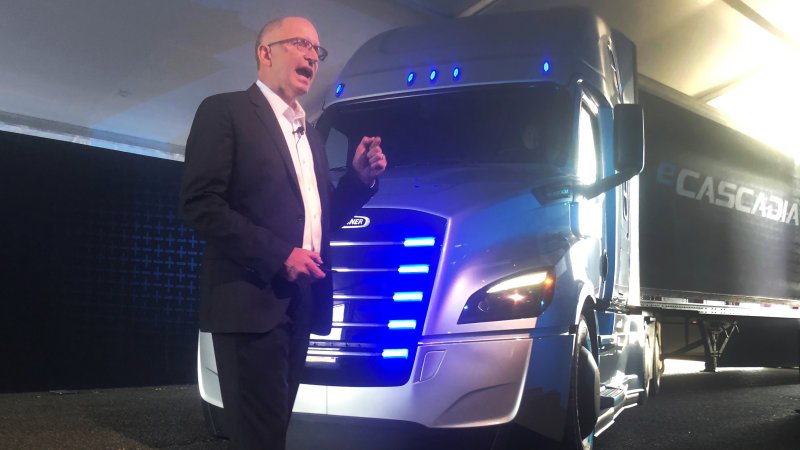 Daimler’s Freightliner unveils Tesla-fighter electric trucks