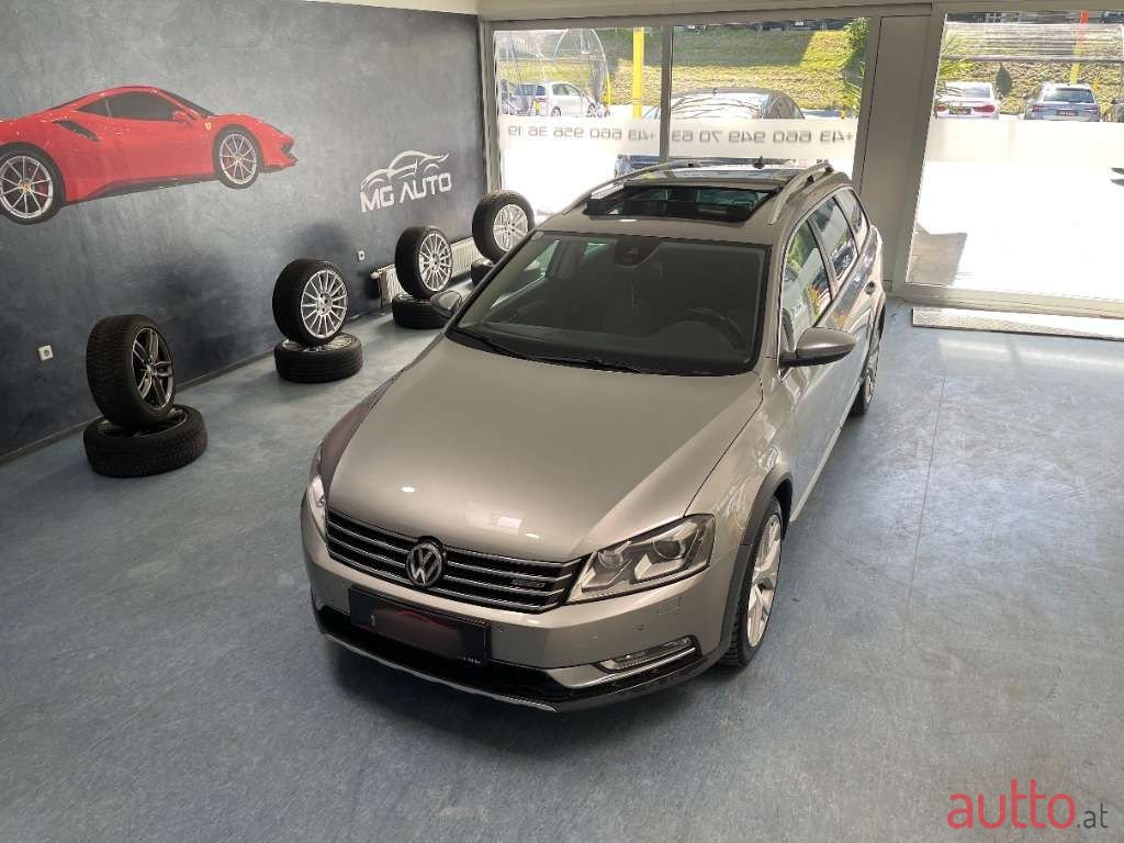 2013' Volkswagen Passat photo #2